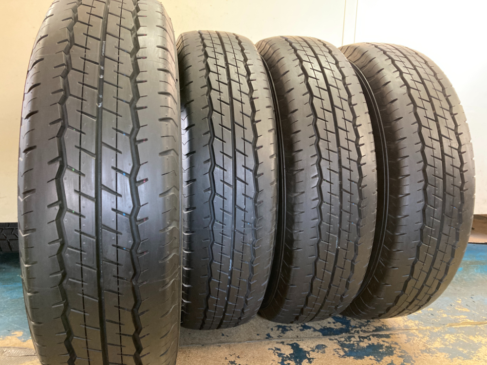 DUNLOP WINTER MAXX SV01 195/80R15 107/105L ダンロップ